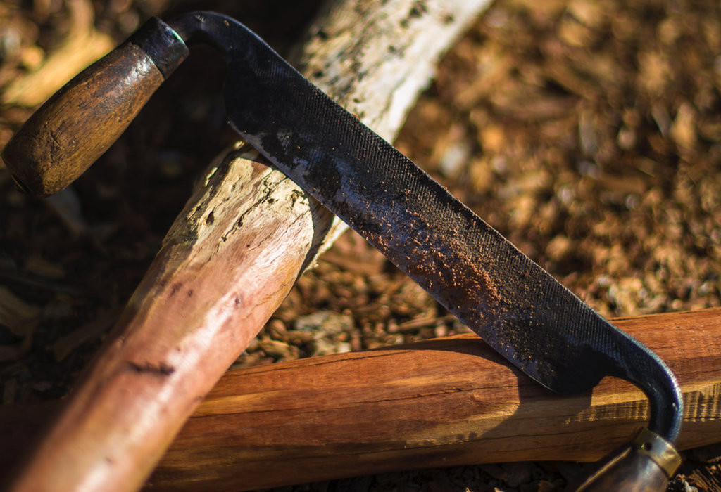 Using a drawknife to transform old branches into beautiful timber. Photos by Oliver Holmgren